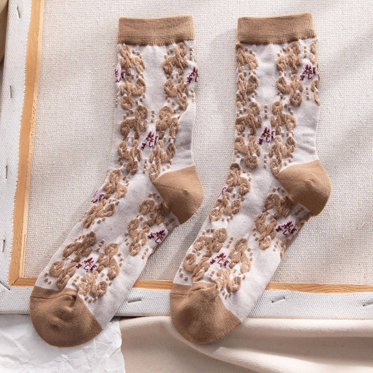 Embroidered Mid Calf Vintage Pattern Socks / AC City