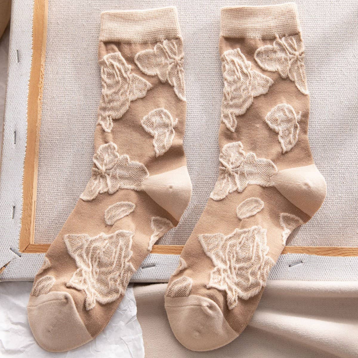 Embroidered Mid Calf Vintage Pattern Socks / AC City