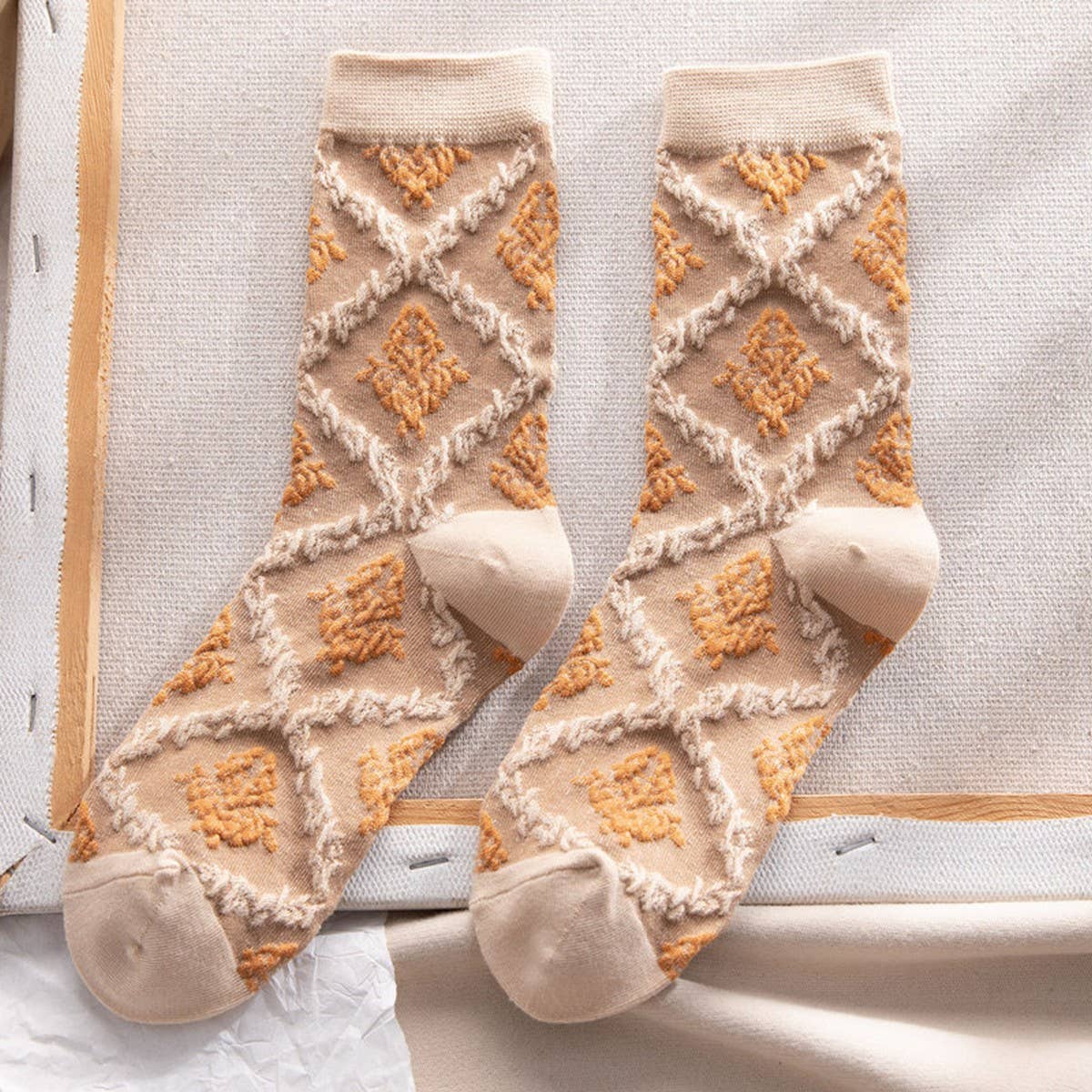 Embroidered Mid Calf Vintage Pattern Socks / AC City