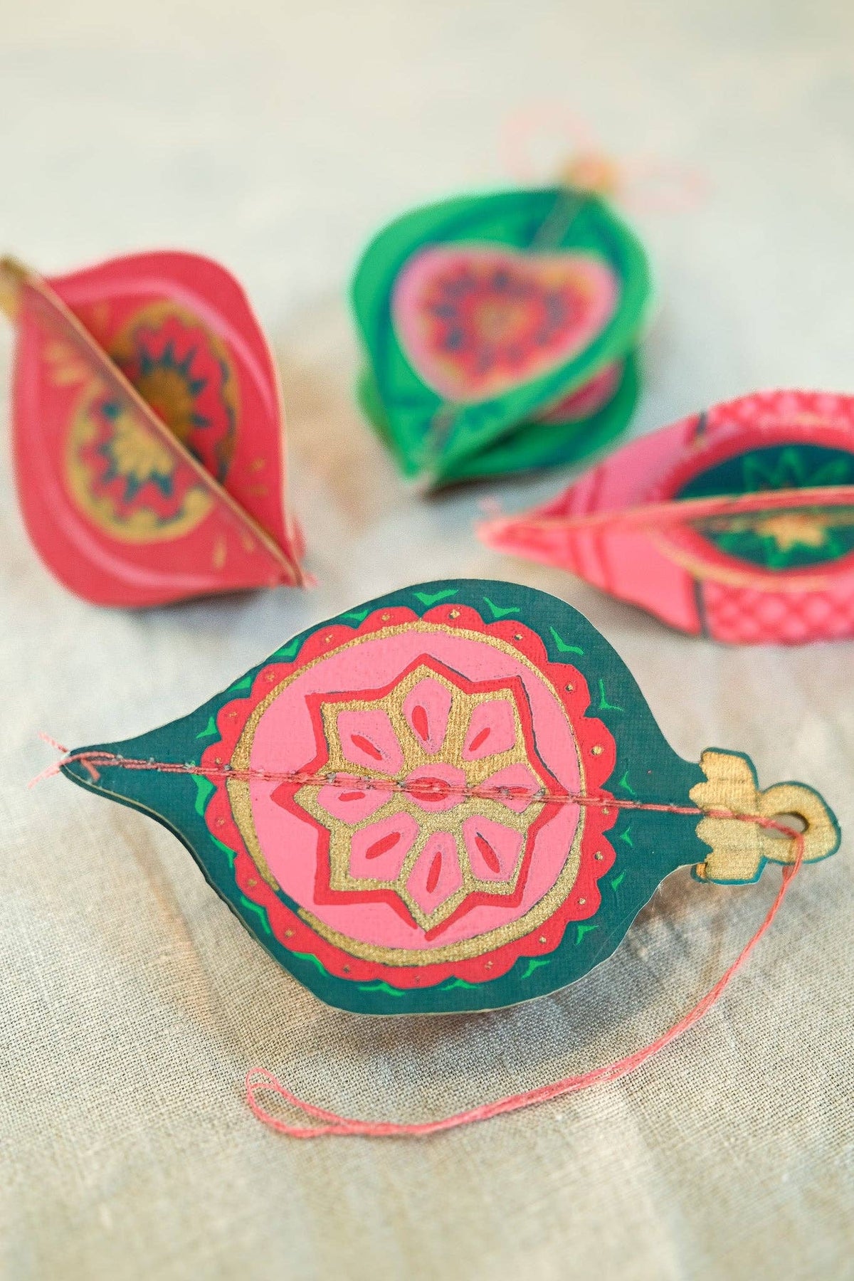 BAUBLES PAPER ORNAMENTS