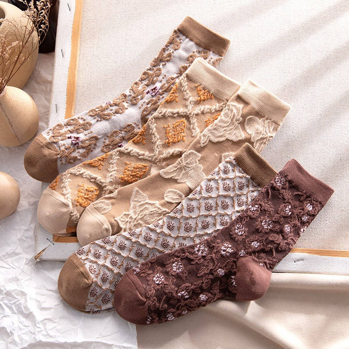 Embroidered Mid Calf Vintage Pattern Socks / AC City