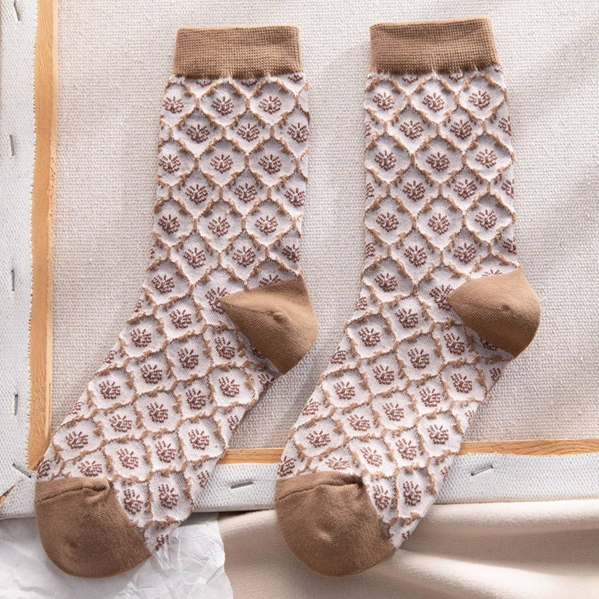 Embroidered Mid Calf Vintage Pattern Socks / AC City