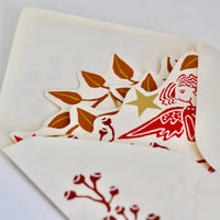 Splendid Shelf Decoration Leaves and Berries